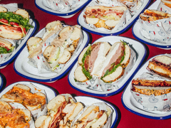 Michael’s Bagels angajeaza barista / barman pentru servire la tejghea